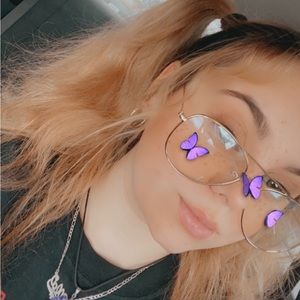 Meet your Posher, Ella